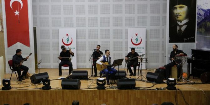 Kütahya’da Sağlıkçıların Türkü Ve Şiir Gecesi
