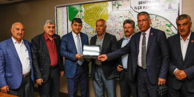 Başkan Fadıloğlu’ndan Yeni Muhtarlara Bilgisayar Desteği