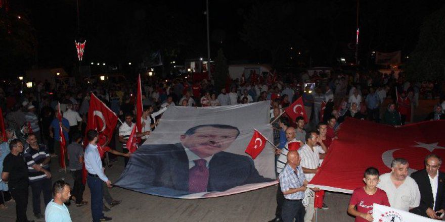 Tekirdağ’da Demokrasi Nöbeti Sürüyor