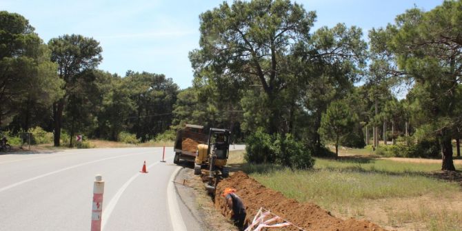 Manavgat’ın Acısu Caddesi Işıklandırılıyor