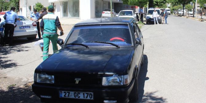 Otomobil Yayaya Çarptı