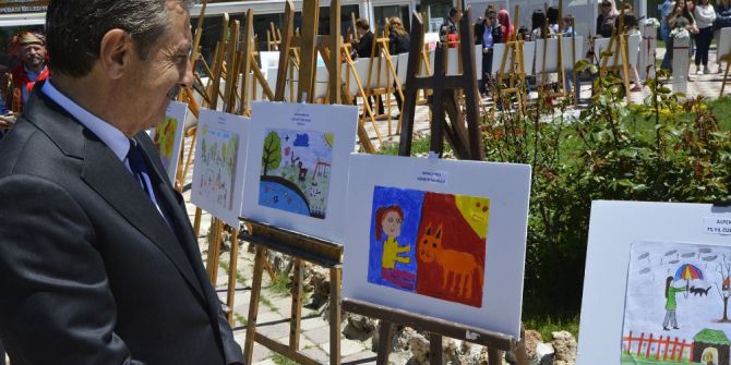 Çocuklar Hayvan Sevgisini Resmetti