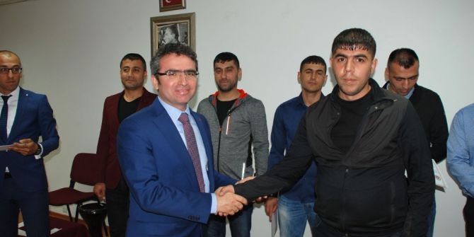 Kader Mahkumlarının Diploma Sevinci