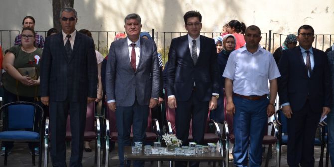 Kursiyerler, El Emeği Göz Nuru Eserlerini Sergiledi