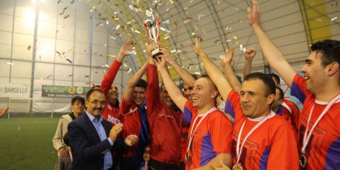 Uşak’ta Halı Saha Ve Tenis Turnuvasında Şampiyonlar Belli Oldu
