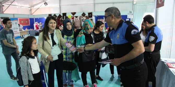 Toplum Destekli Polislik Şube Müdürlüğünden Bilinçlendirme Standı
