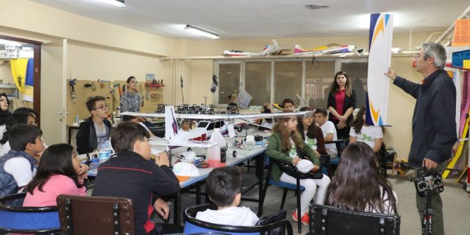 Model Uçaklar Minik Öğrencilere Anlatıldı