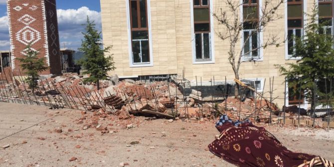 Üzerine Minare Devrilen İşçi Hayatını Kaybetti