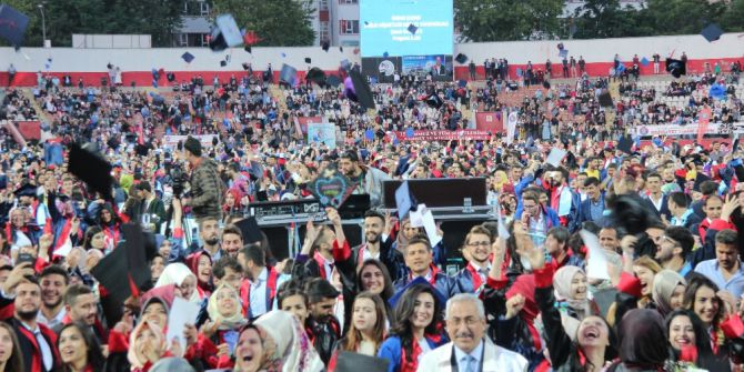 Evli, Mutlu, Çocuklu Ve Artık Mezunlar