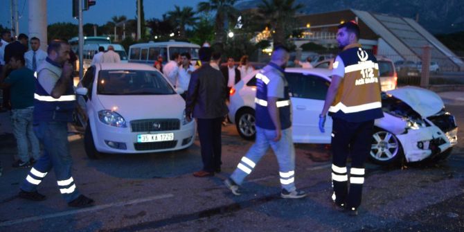 Manisa’da Trafik Kazası: 3 Yaralı