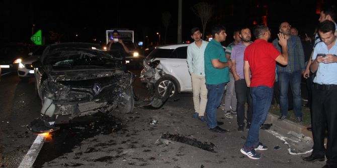 Şanlıurfa’da Zincirleme Trafik Kazası: 4 Yaralı