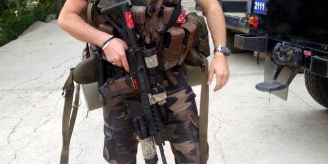 Şehit Özel Harekat Polisinin Evine Ateş Düştü