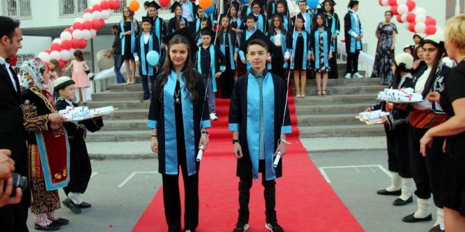 Erbosan Ortaokulu’nda Mezuniyet Sevinci