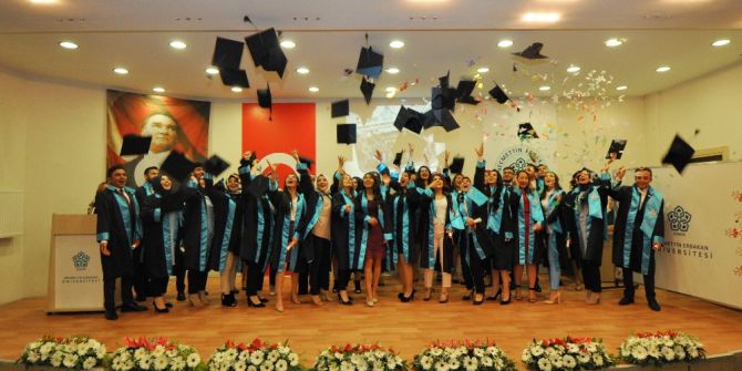 Neü Uygulamalı Bilimler Yüksekokulu İlk Mezunlarını Törenle Uğurladı