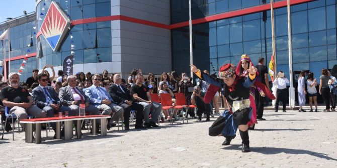 Önce İyilik Yaptılar, Sonra Eğlendiler