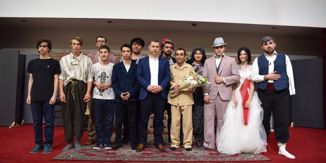 Çan Belediyesi Moris Tiyatro Sanat Topluluğu Oyunlarına Devam Ediyor