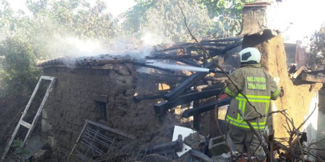 Metruk Bina Alevlere Teslim Oldu