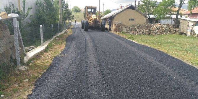 Seydişehir’de Merkez Mahallelerde Sıcak Asfalt Serildi