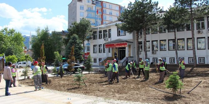 Seydişehir Belediyesi’nden Kaymakamlık Binası Etrafına Çevre Düzenlemesi