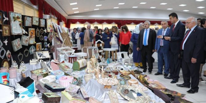Başkan Baran, Halk Eğitim Yılsonu Sergisine Katıldı