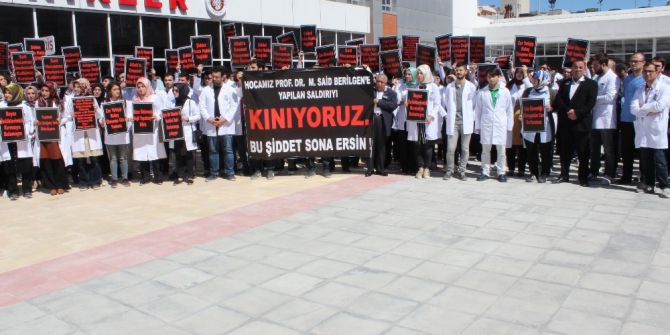 Hastane Çalışanlarından Başhekime Saldırıya Kınama