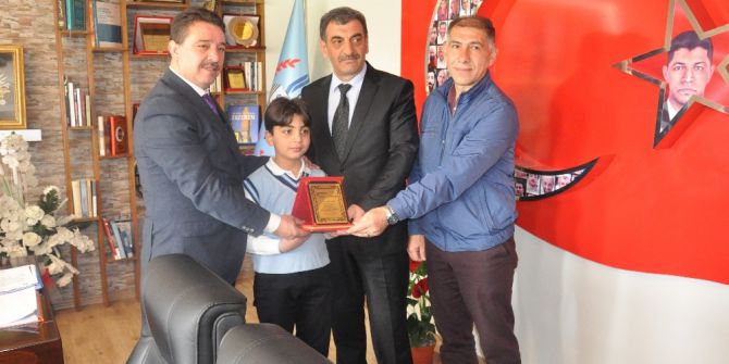 Anı Yarışmasında Dereceye Giren Öğrenciler Ödüllendirildi