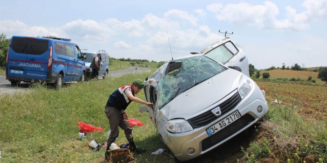 Virajı Alamayan Otomobil Takla Attı