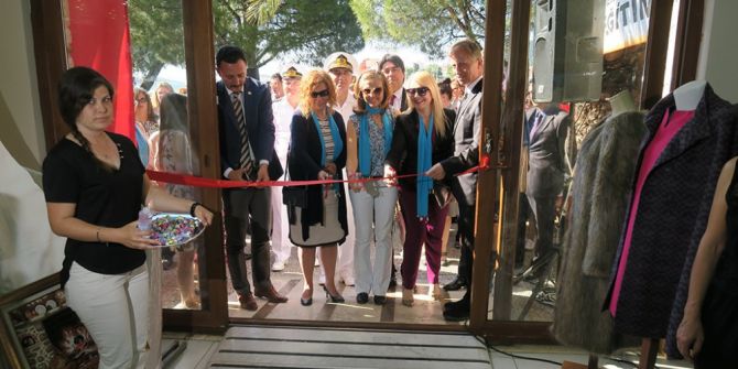 Foça Halk Eğitim Merkezi Kursiyerleri El Emeklerini Sergiledi