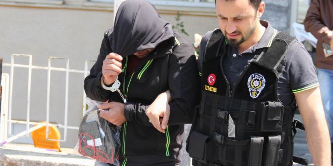 Parkta Uyuşturucu Operasyonu: 2 Gözaltı