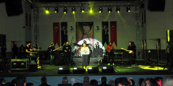 Akşehir’de Tuğba Yurt Konseri