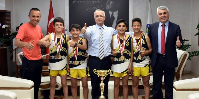 Salihli’nin Gururları Altınla Ödüllendirildi