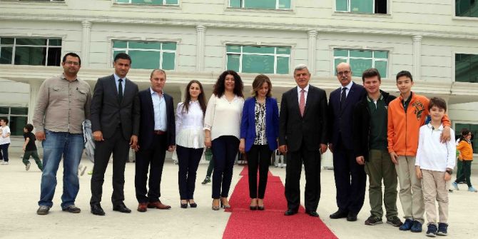 Başkan Karaosmanoğlu, Doğa Koleji’ni Ziyaret Etti