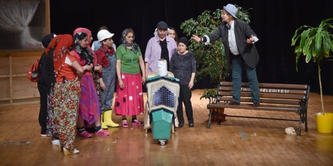 Altındağlı Kadınlar Sahnenin Tozunu Attırdı