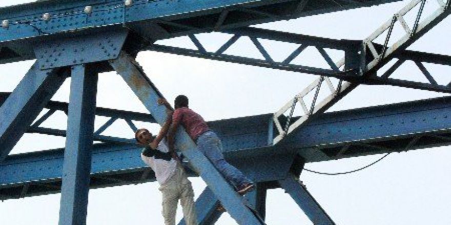 İntihar Etmek İsteyen Bağımlıyı Bağımlılar Kurtardı