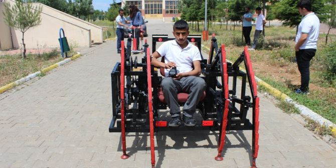 Öğrencilerin Yaptığı Robotlar Büyük İlgi Görüyor