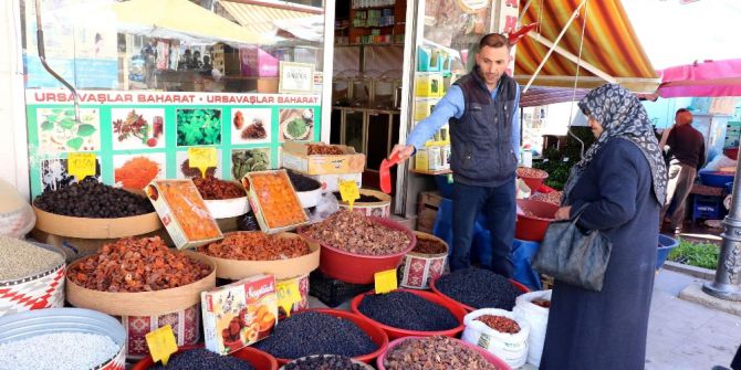 Ramazan Öncesi Hurma Ve Hoşaflık Malzemelere Rağbet Arttı