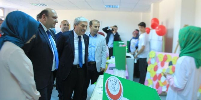 Şehit Osman Er İmam Hatip Ortaokulu Tübitak Bilim Fuarı Sergisini Açtı