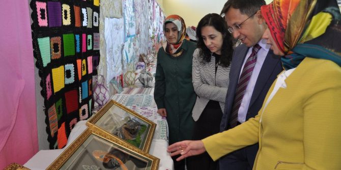Sincik Halk Eğitim Merkezi Yıl Sonu Sergisi Açtı