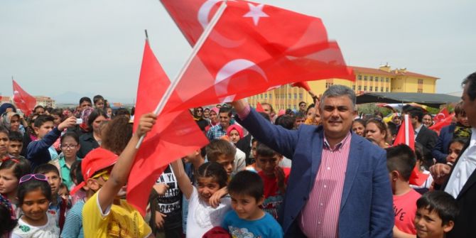 Başkan Özgüven, Eğitime Desteklerini Sürdürüyor