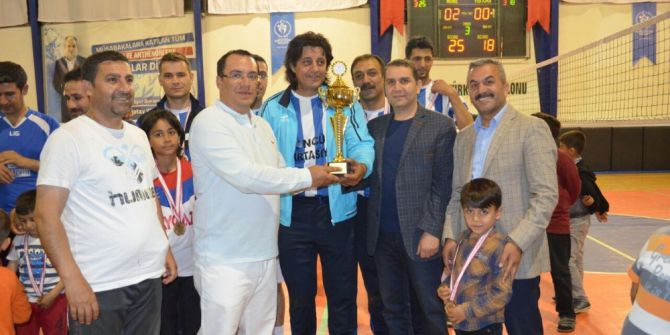 Kahta Belediyesi Voleybol Takımı Şampiyon Oldu