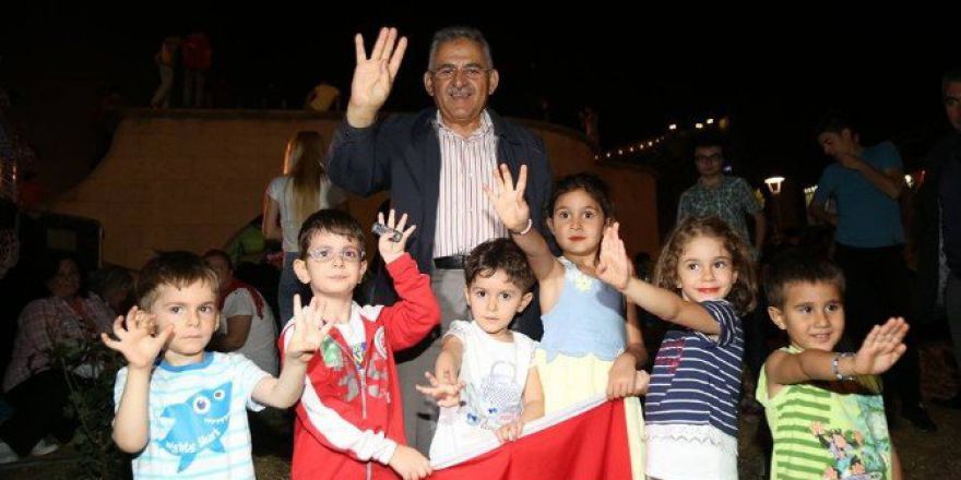 Melikgazi Belediye Meclis Üyeleri Bu Akşam Tam Kadro Demokrasi Nöbetinde