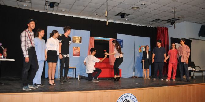 Milas’ta Yetenekli Gençler Sahnede