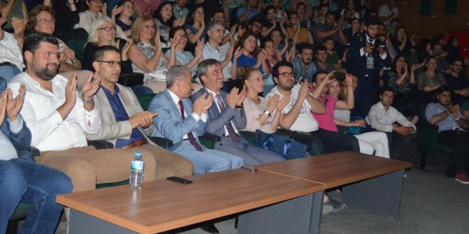 Bu Tiyatro Kütüphane Kazandırdı