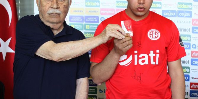 Görme Engelli Ömer, Antalyaspor Üyesi Oldu