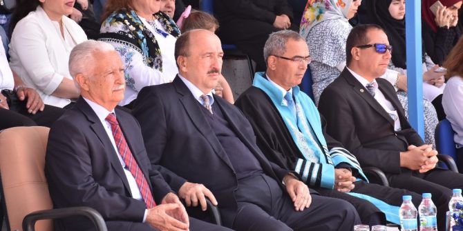 Dursunbey Myo’da 22. Mezuniyet Coşkusu