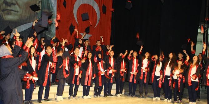 Hakkari’de Mezuniyet Töreni