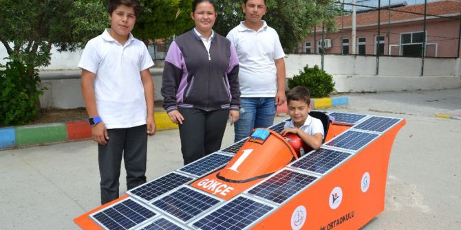 Ortaokul Öğrencileri Güneş Enerjisi İle Çalışan Araba Yaptı