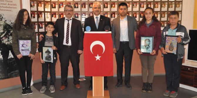 Resim Sergisinden Elde Ettikleri Geliri Şehit Ailelerine Bağışladılar