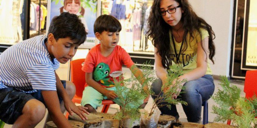 Çocuklar Deepo’da Fidan Dikiyor