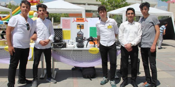 Lise Öğrencileri Bilimsel Çalışmalarını Sergiledi